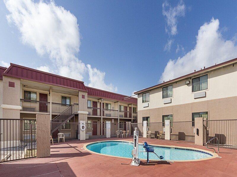 Super 8 By Wyndham New Braunfels I-35 Exterior foto